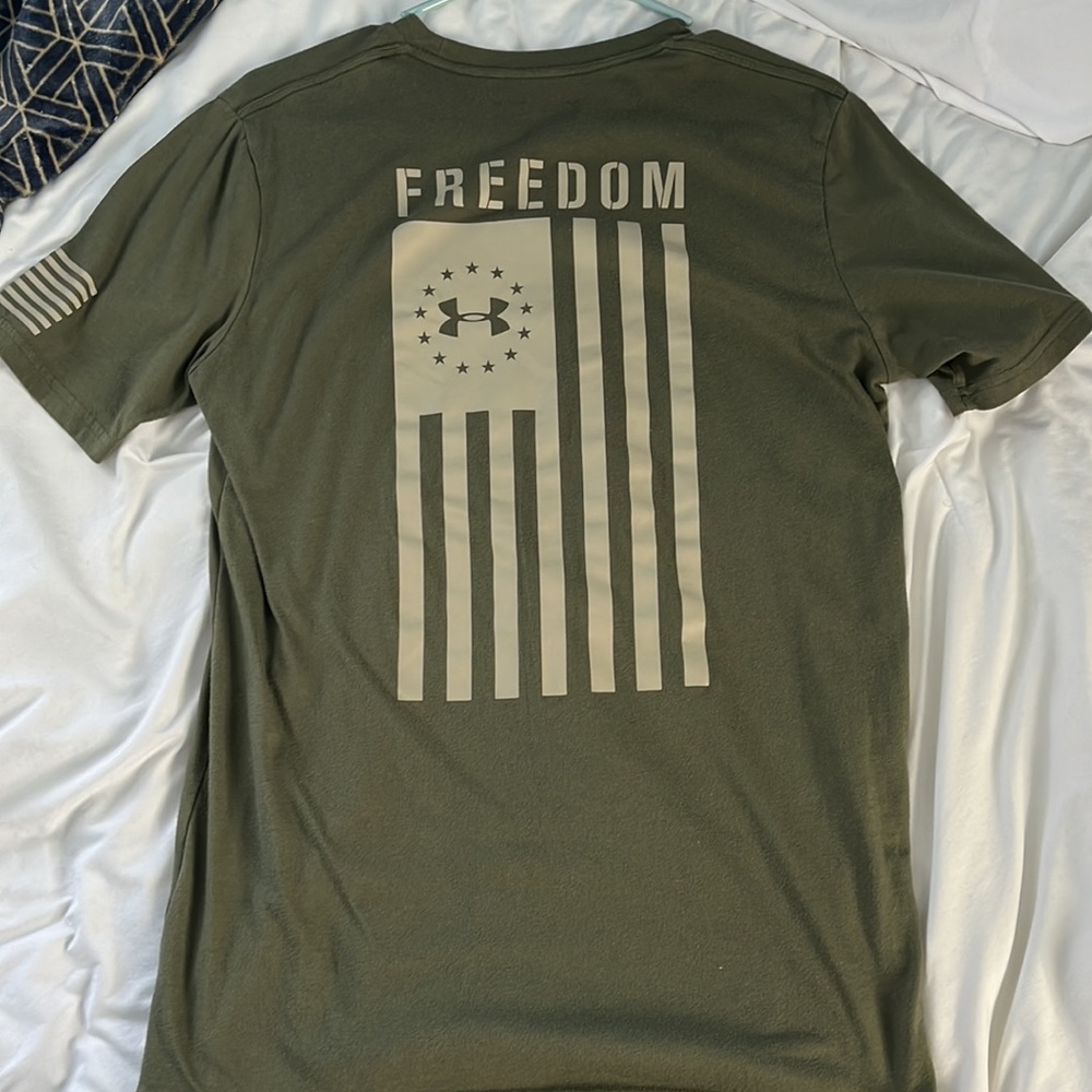 S men’s Under Armour Freedom navy green t-shirt